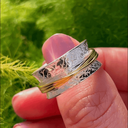 Buddhi Leaf Spinner Ring in Silver